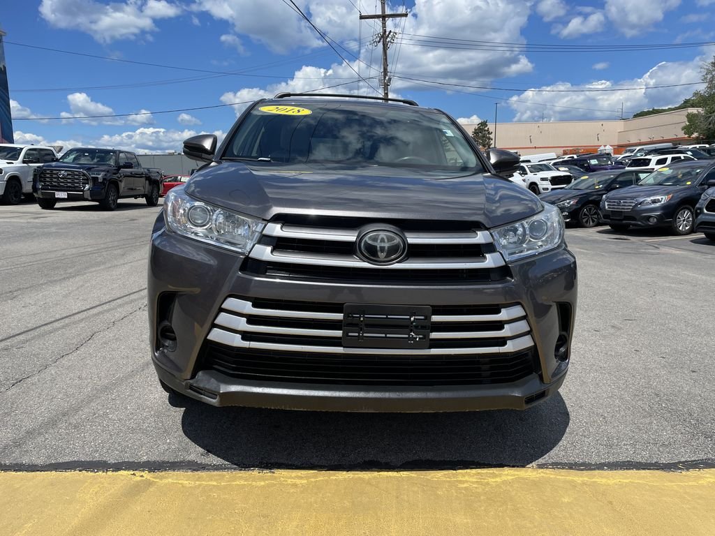Used 2018 Gray Toyota LE image 5