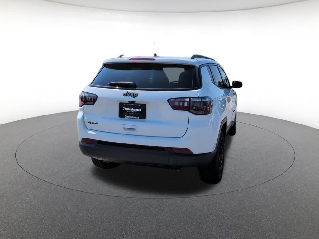 New 2026 Bright White Clear-Coat Exterior Paint Jeep Latitude image 7