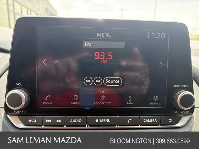 Used 2025 Beige/tan Nissan SV image 19