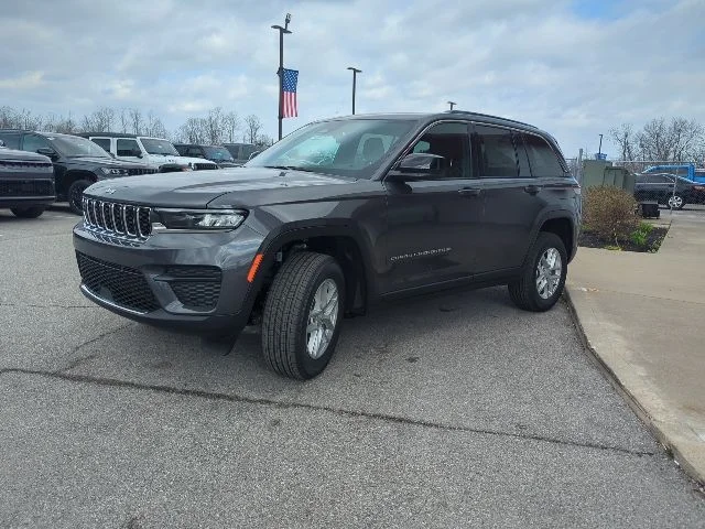 New 2026 Baltic Gray Metallic Clear-Coat Exterior Paint Jeep Laredo X image 4