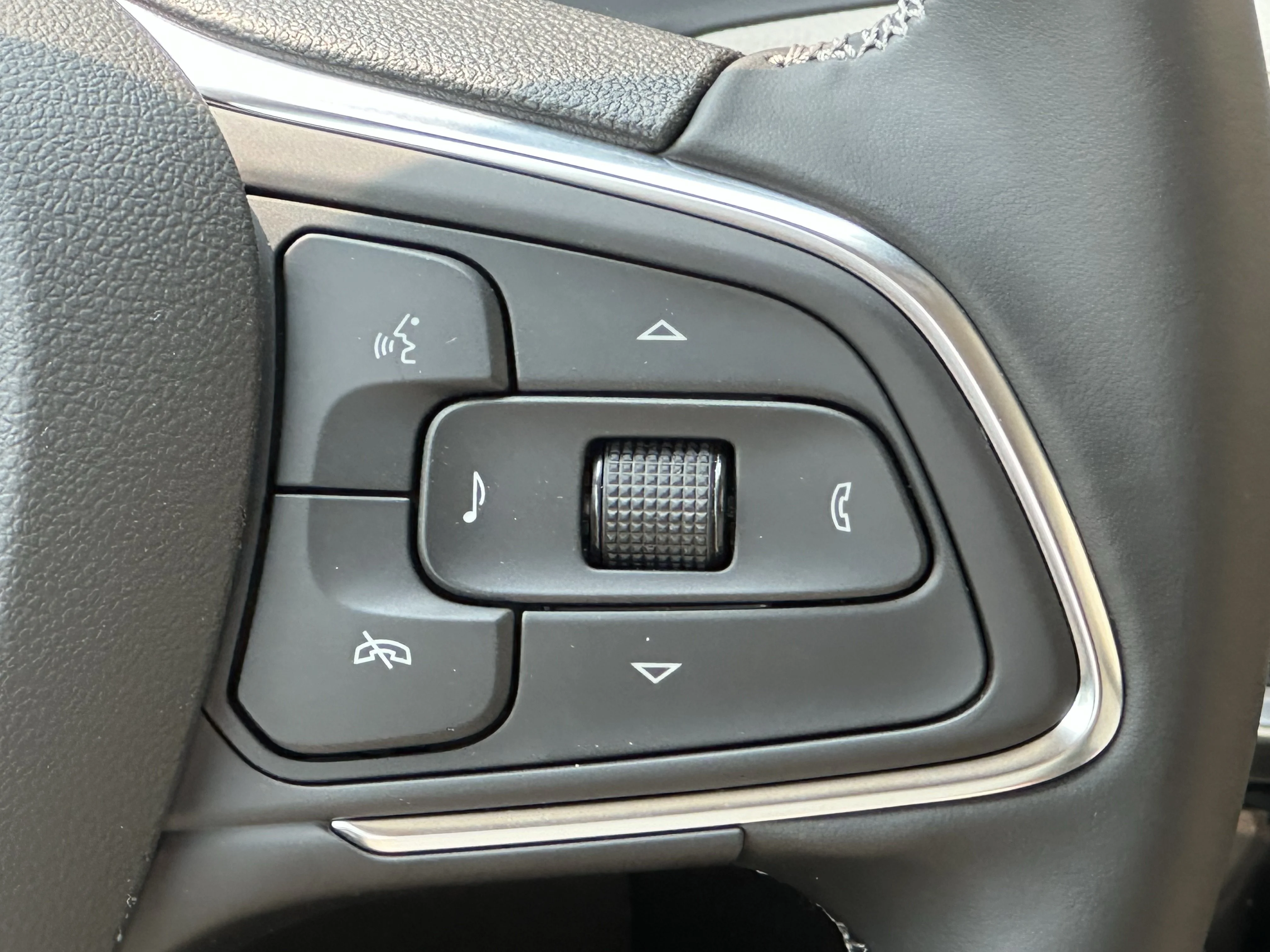 New 2026 White Frost Tricoat Buick Avenir image 13