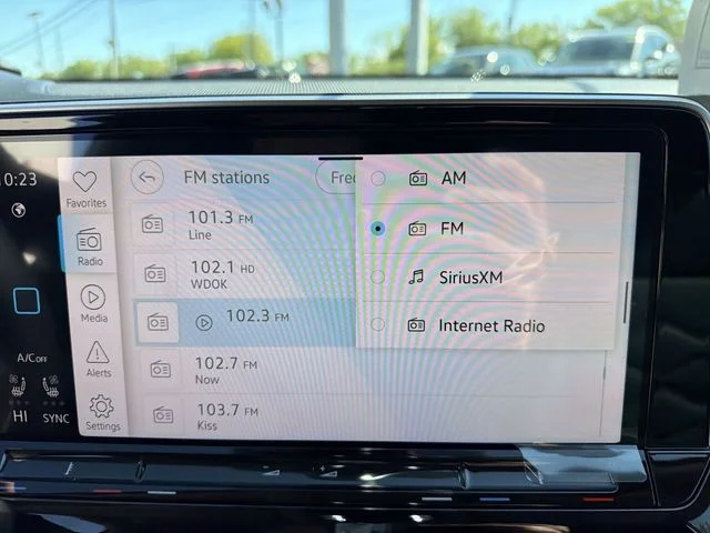 New 2026 White Volkswagen 2.0T SE w/Technology image 17