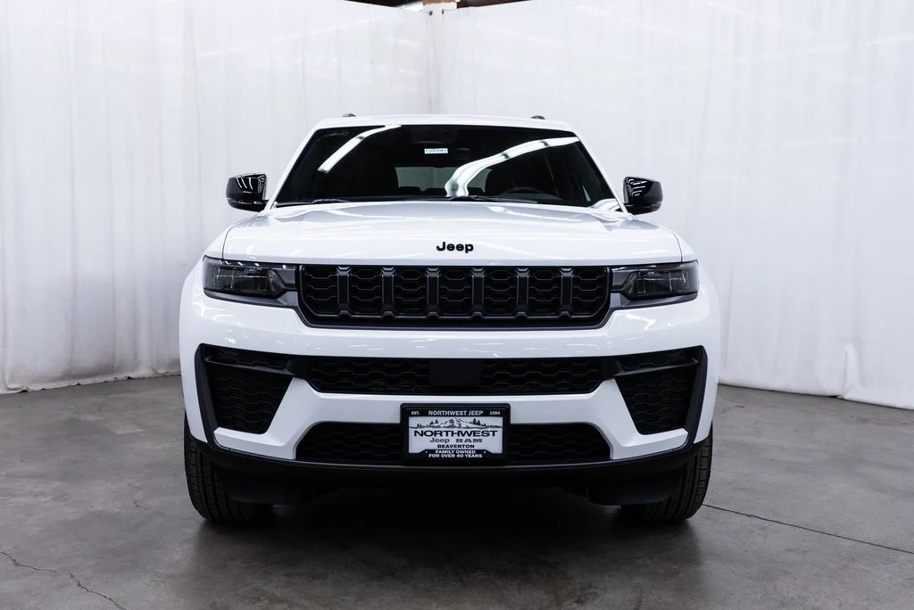 New 2026 Bright White Clear-Coat Exterior Paint Jeep Laredo image 2