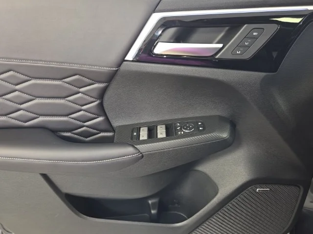 New 2026 Gray Mitsubishi SEL 1.5T 2WD image 11