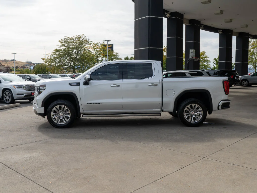 Used 2023 White GMC Denali image 5