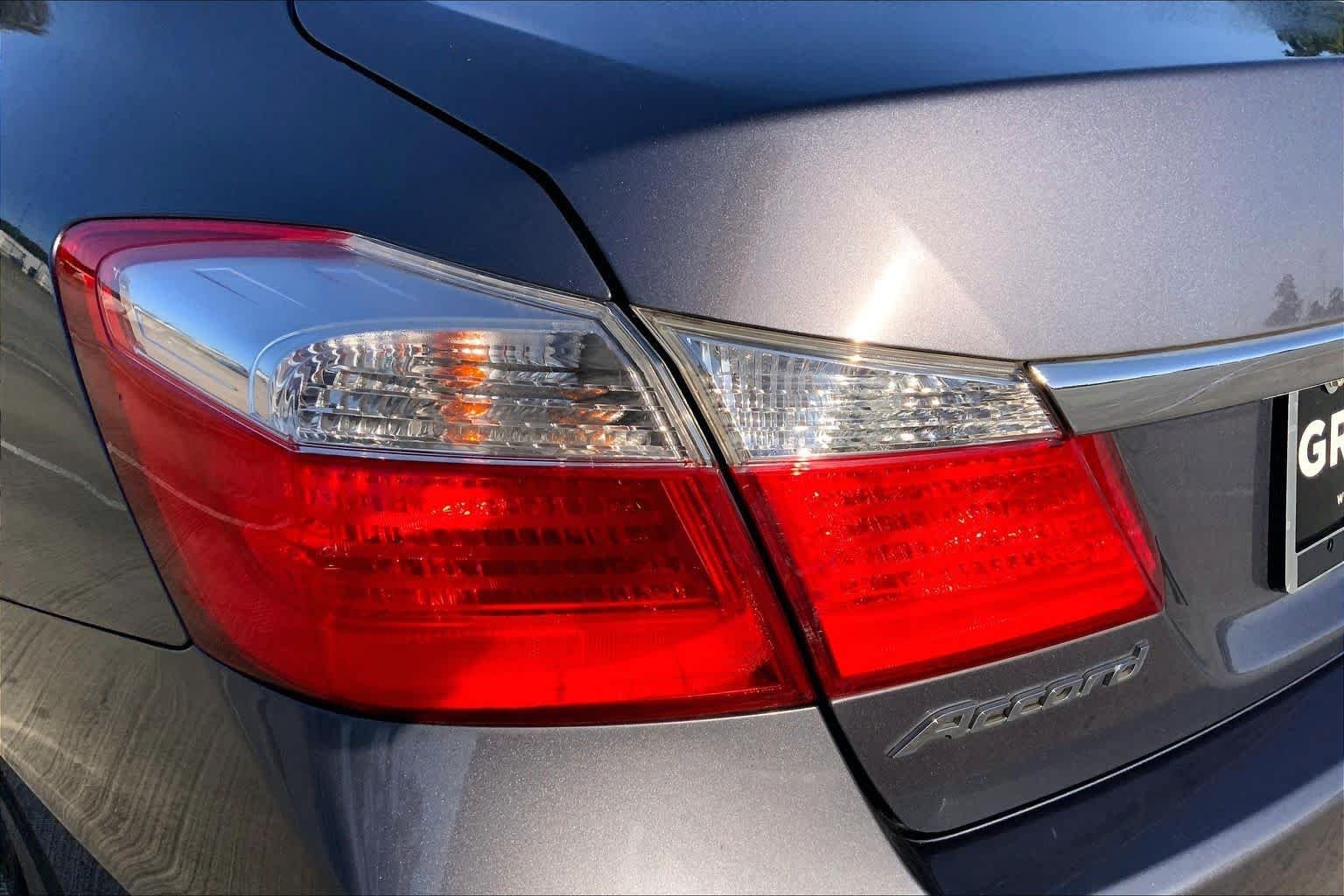 Used 2015 Modern Steel Metallic Honda EX image 26