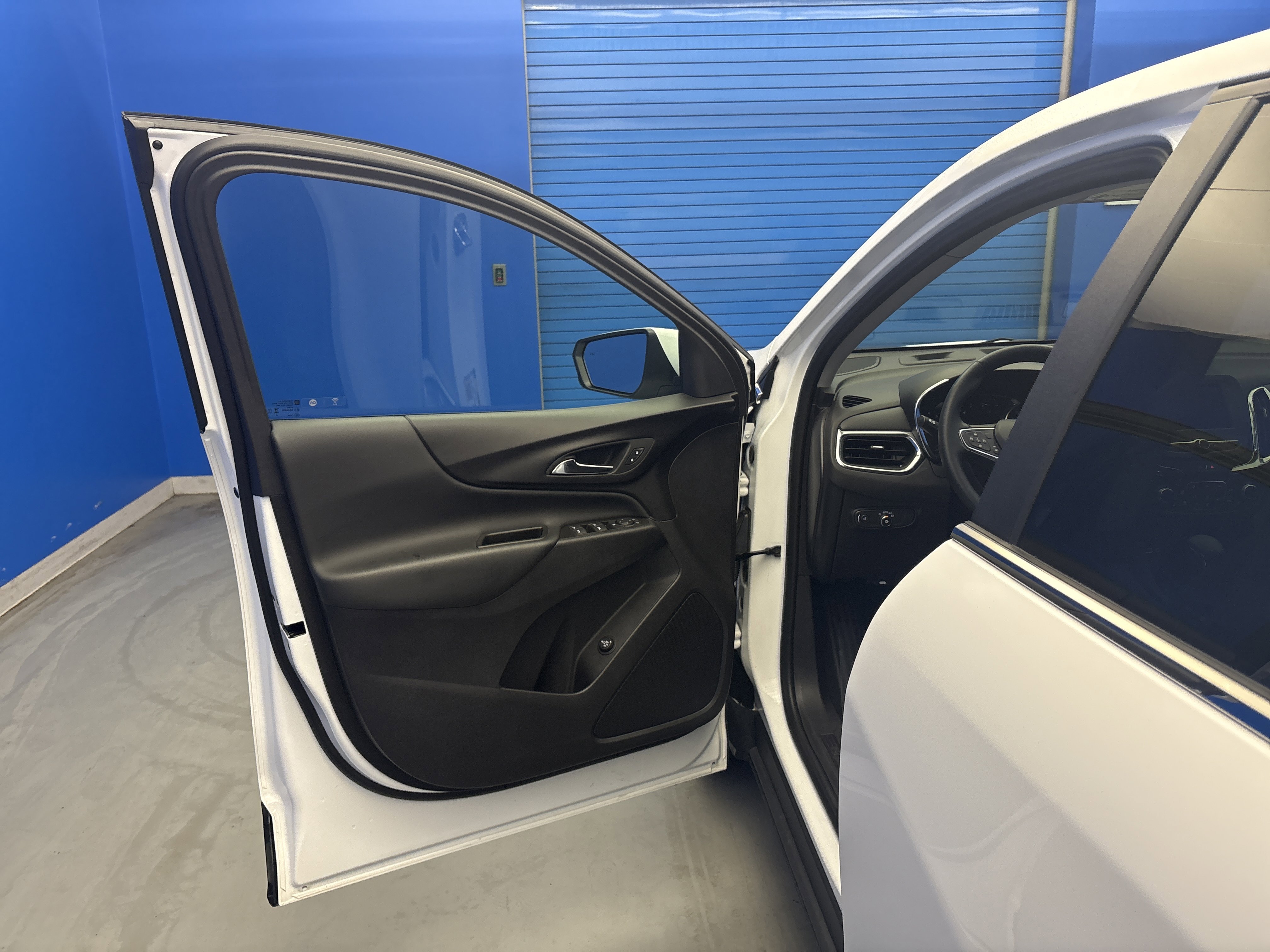 Used 2024 Summit White Chevrolet LT image 9