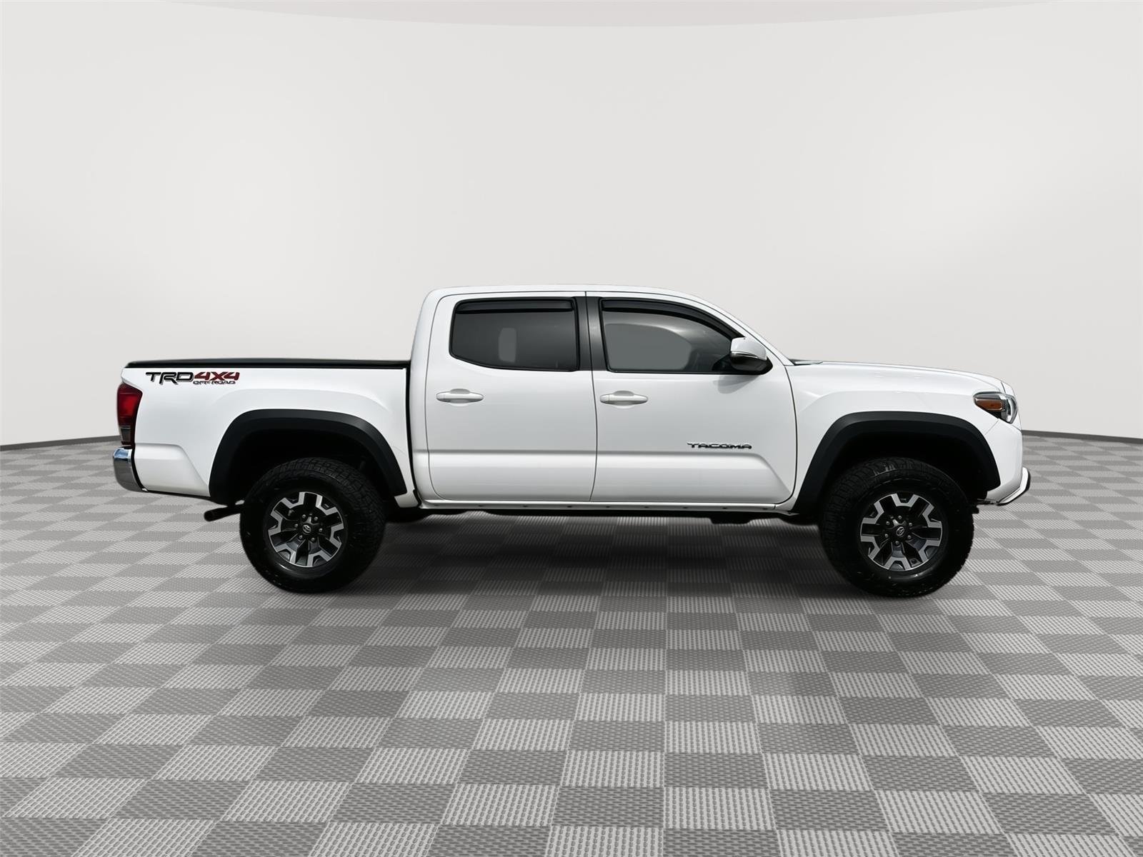 Used 2017 Super White Toyota TRD Off-Road image 5