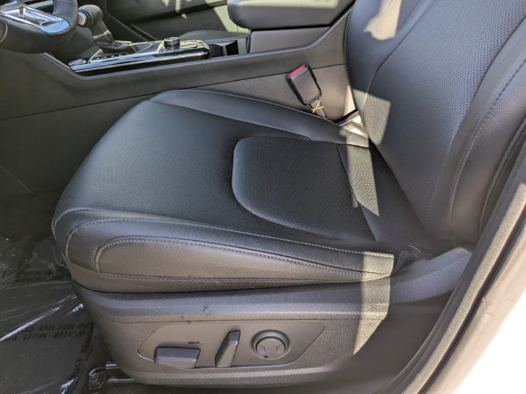 Used 2025 White Kia EX image 17