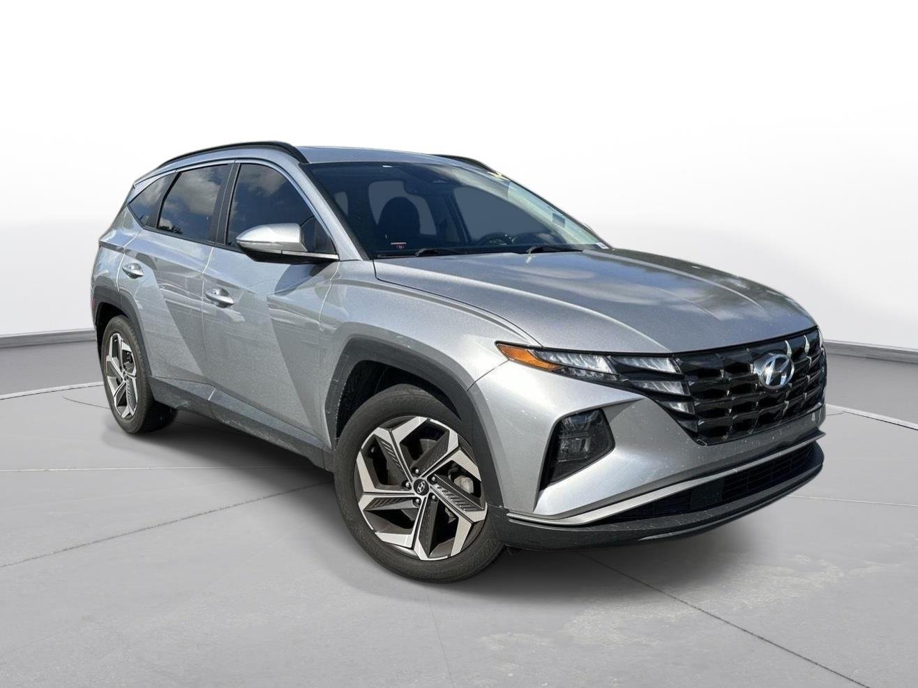 Used 2024 Shimmering Silver Hyundai SEL image 4