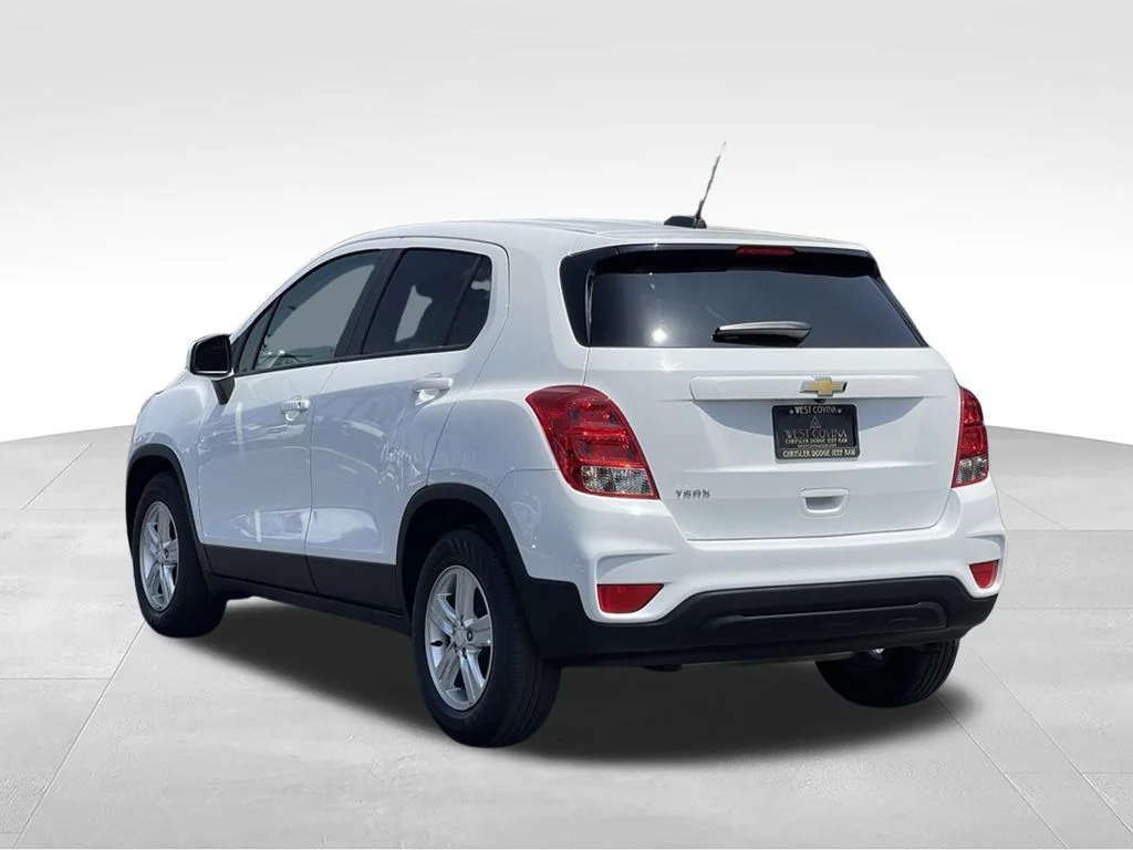 Used 2022 White Chevrolet LS image 7