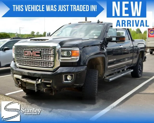 2018 GMC Sierra 4WD Crew Cab Standard Box Denali's photo