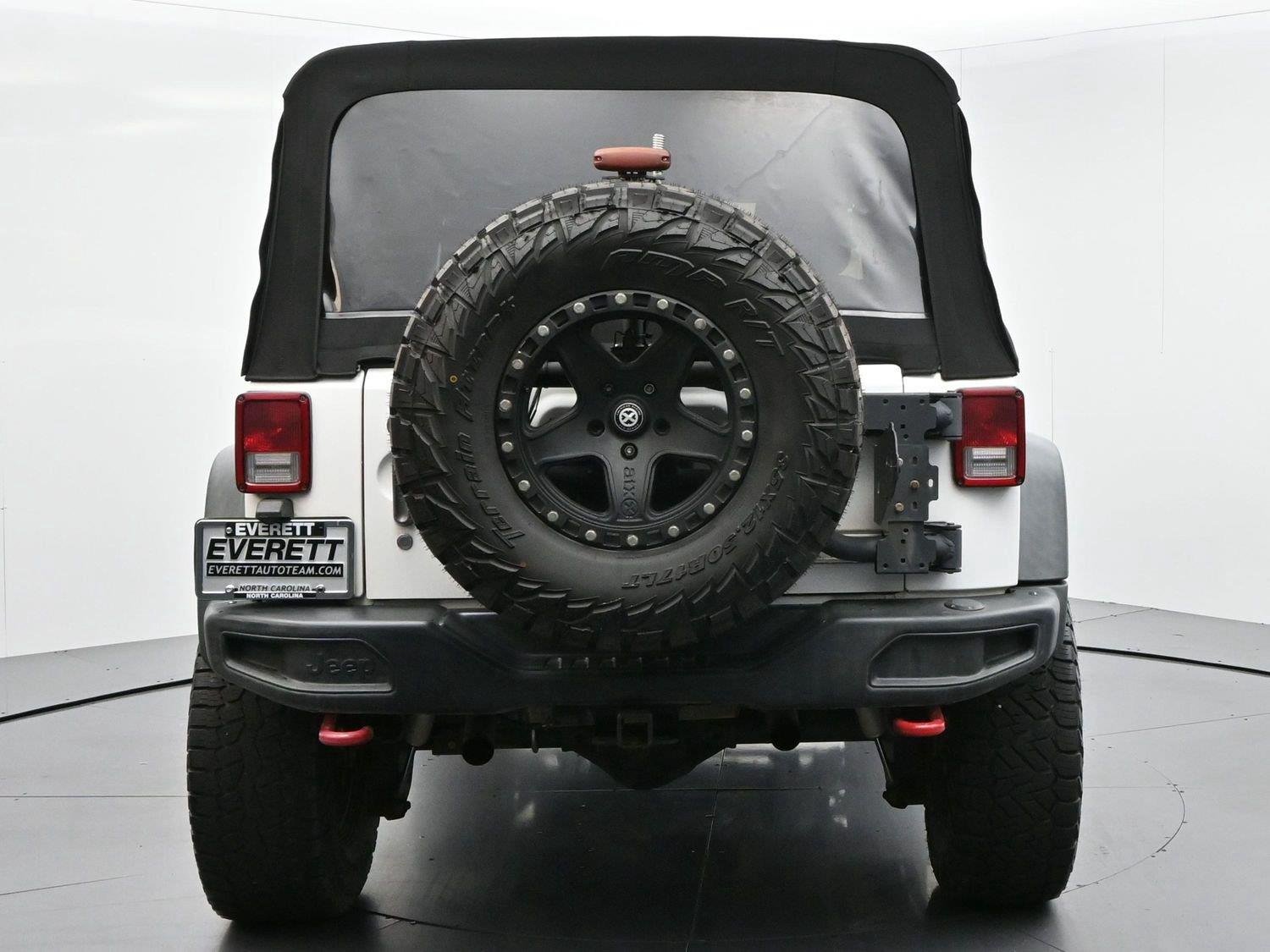 Used 2014 Bright White Clearcoat Jeep Rubicon X image 6