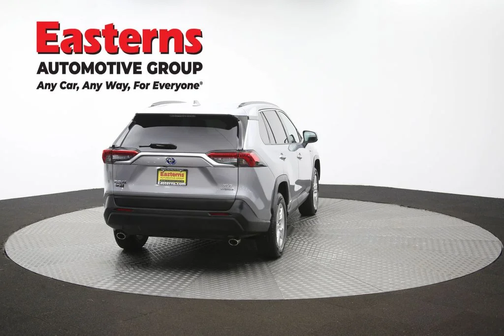 Used 2021 Silver Toyota XLE image 40