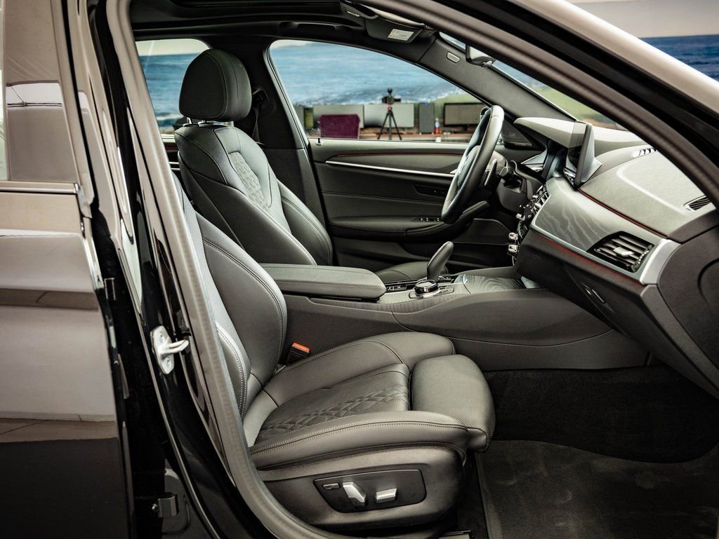 Used 2023 Black Sapphire Metallic BMW 540i xDrive image 24