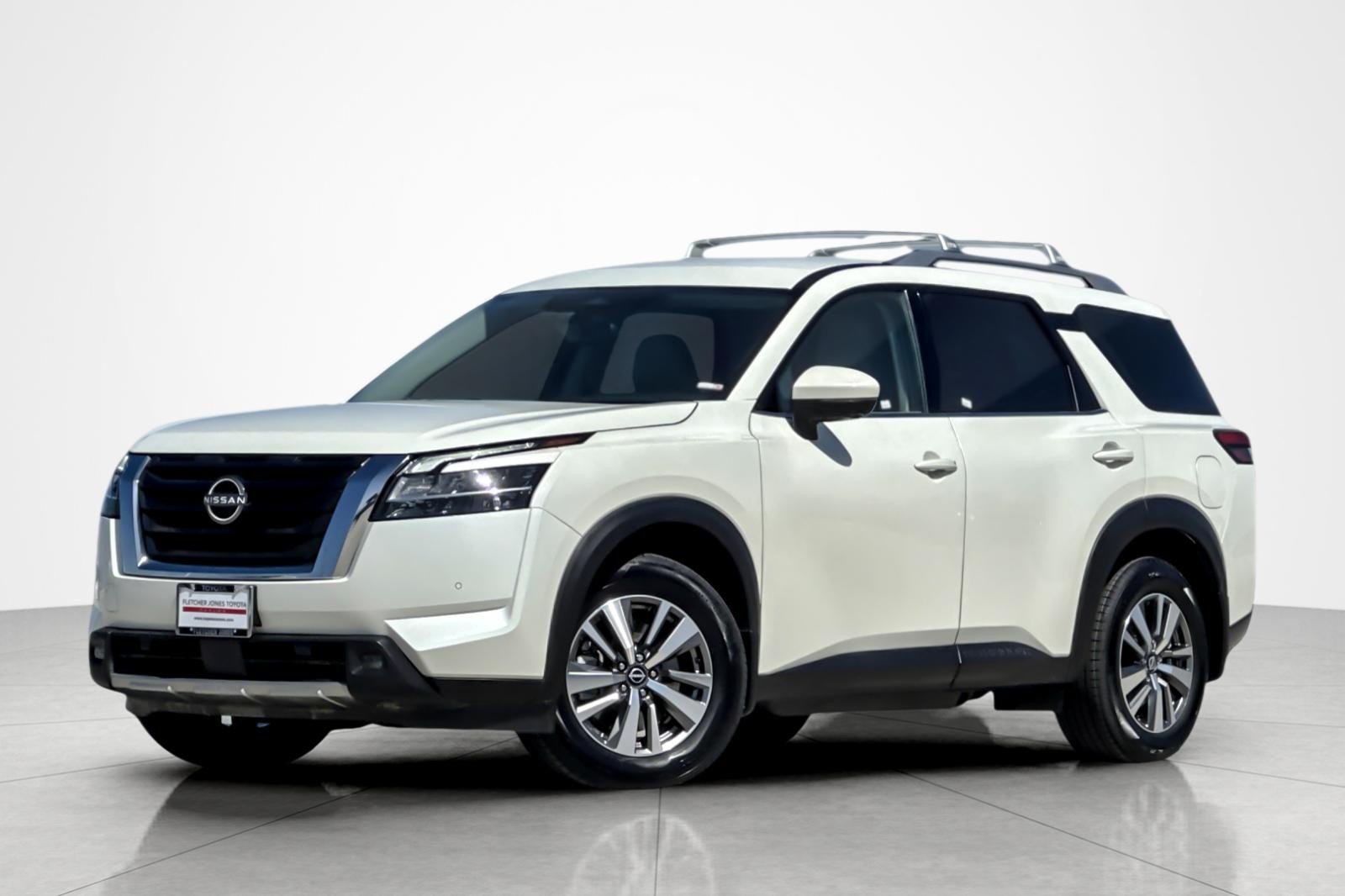 Used 2022 WHITE Nissan SL image 1