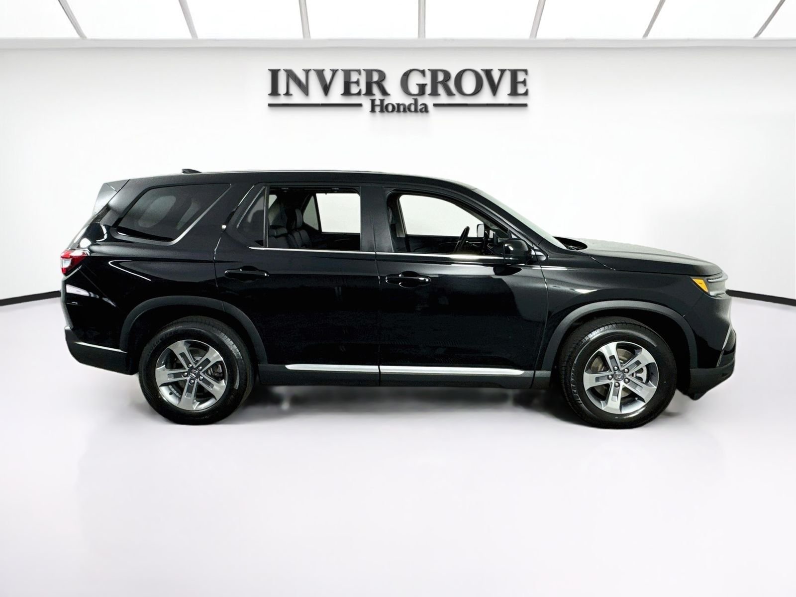 Certified Used 2023 Crystal Black Pearl Honda EX-L image 4