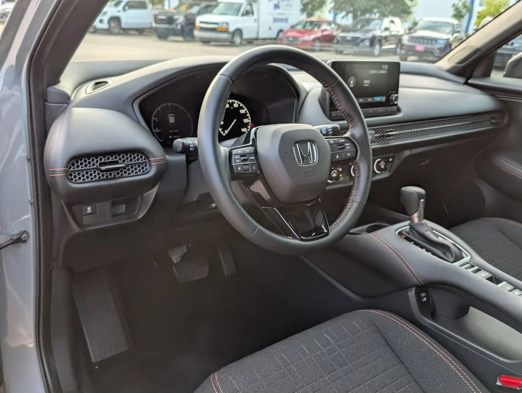 Used 2025  Honda Sport image 4