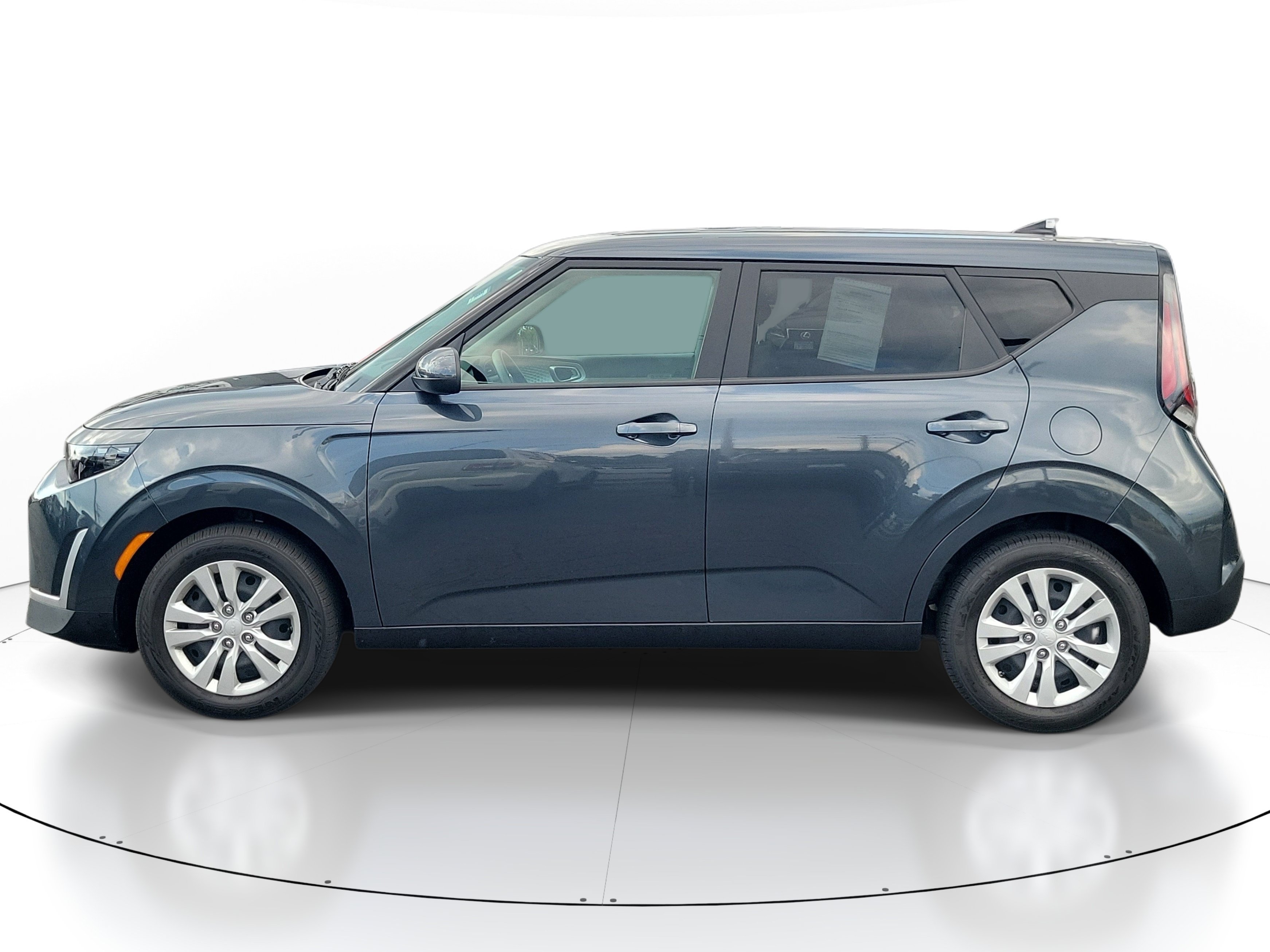 Used 2025 Gravity Gray Kia LX image 3