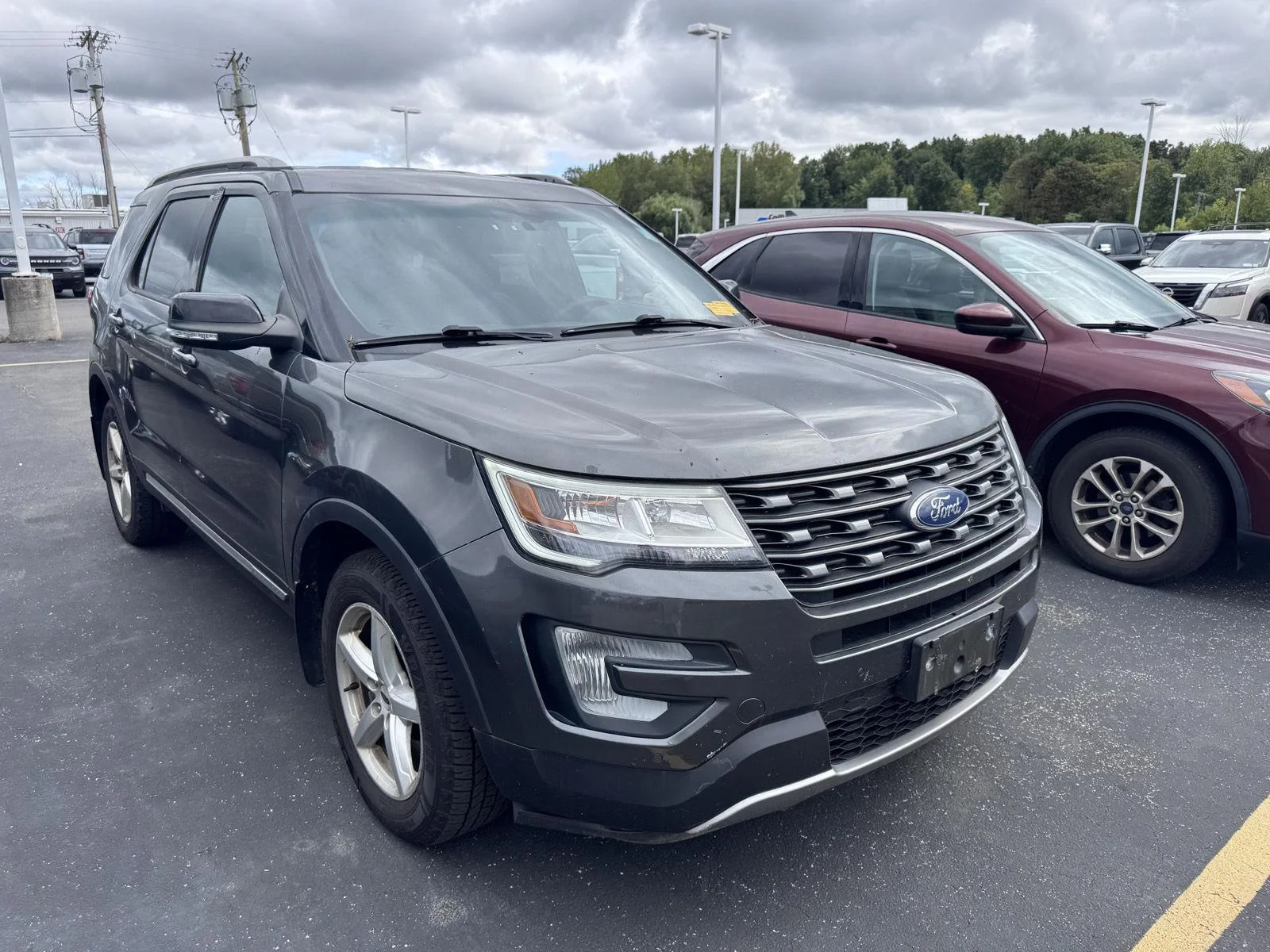 Used 2017 Magnetic Ford XLT image 3
