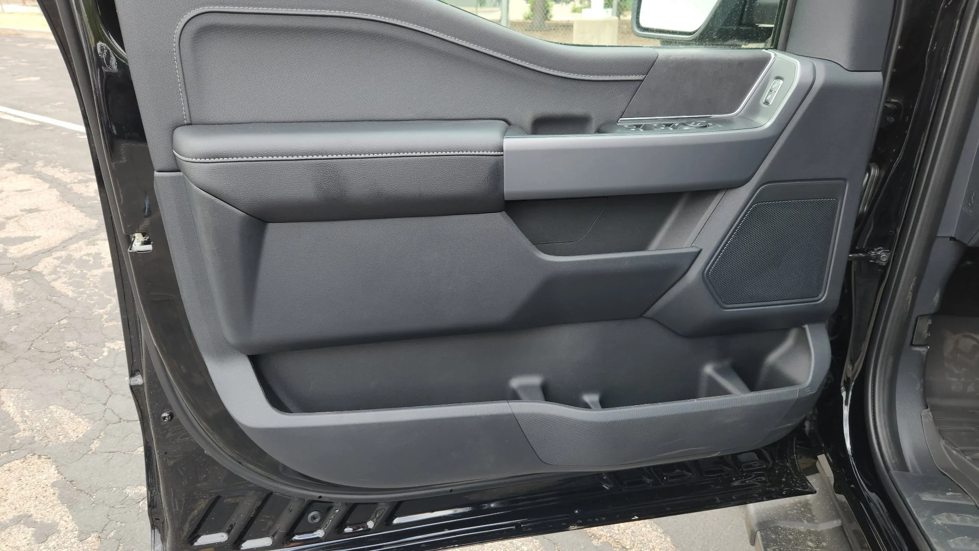 New 2026 Agate Black Metallic Ford XLT image 23