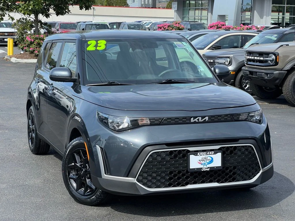 2023 Kia Soul 2.0L S IVT's photo