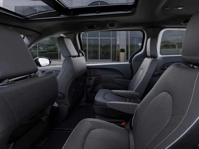 New 2027 Diamond Black Crystal Pearl-Coat Exterior Paint Chrysler Limited image 49