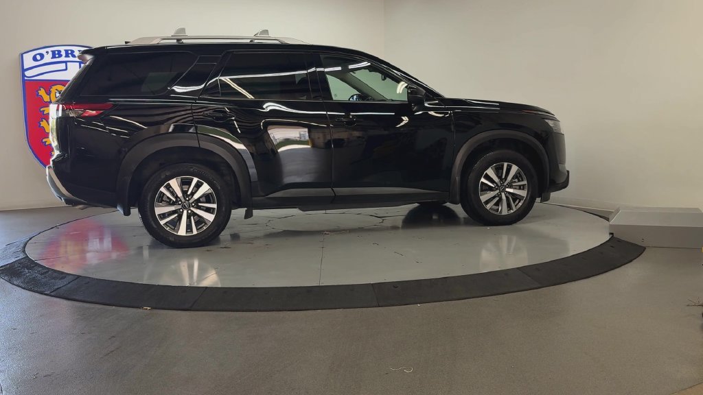 Certified Used 2025 Super Black Nissan SL image 4