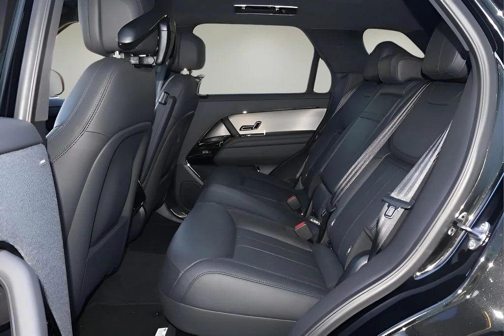 New 2026 Santorini Black Land Rover Dynamic SE image 12