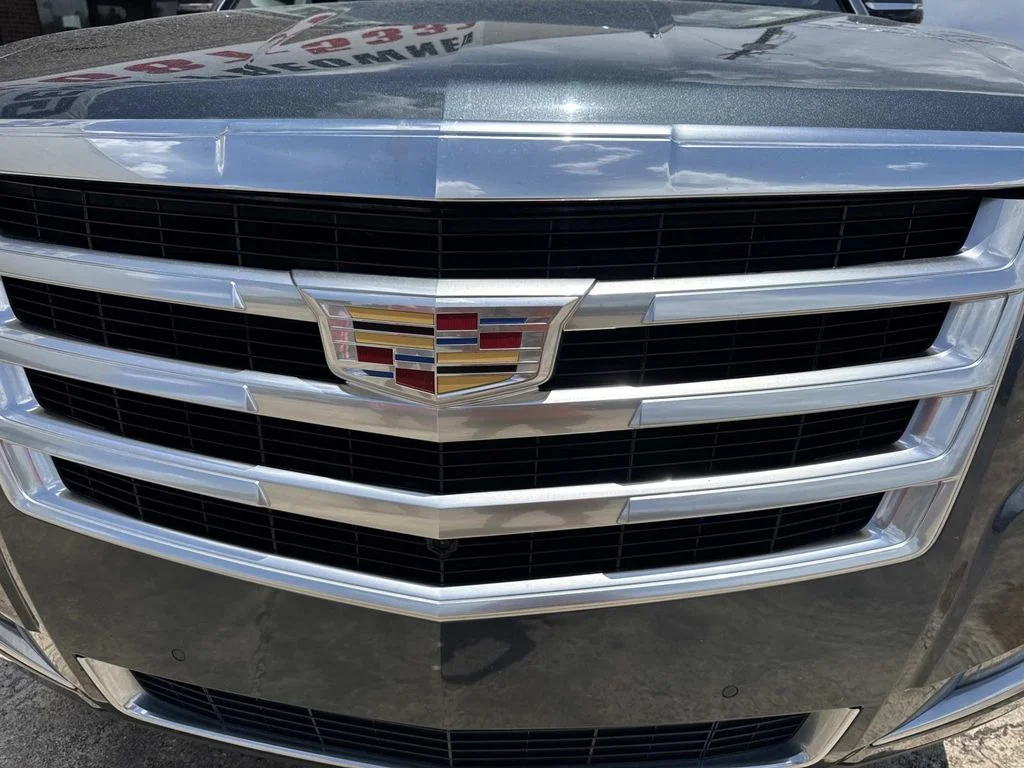 Used 2019 Gray Cadillac Luxury image 6
