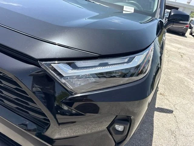 Used 2023 Black Toyota XLE Premium image 18