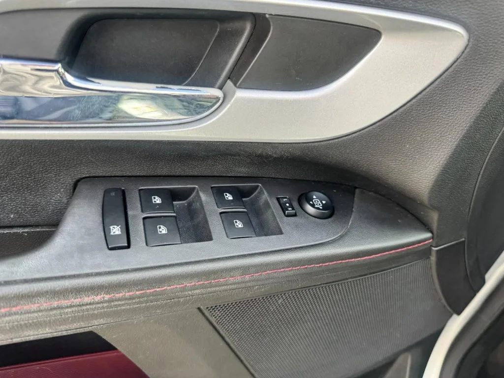 Used 2011 Silver Ice Metallic Chevrolet LT image 14
