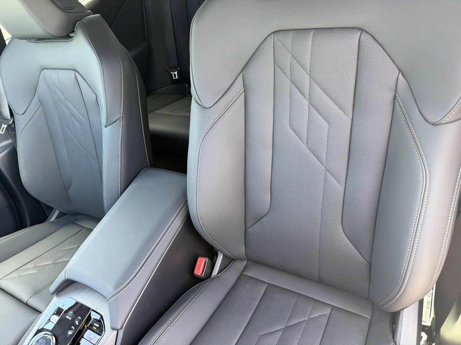 New 2026 Dune Grey Metallic BMW M50 xDrive image 23