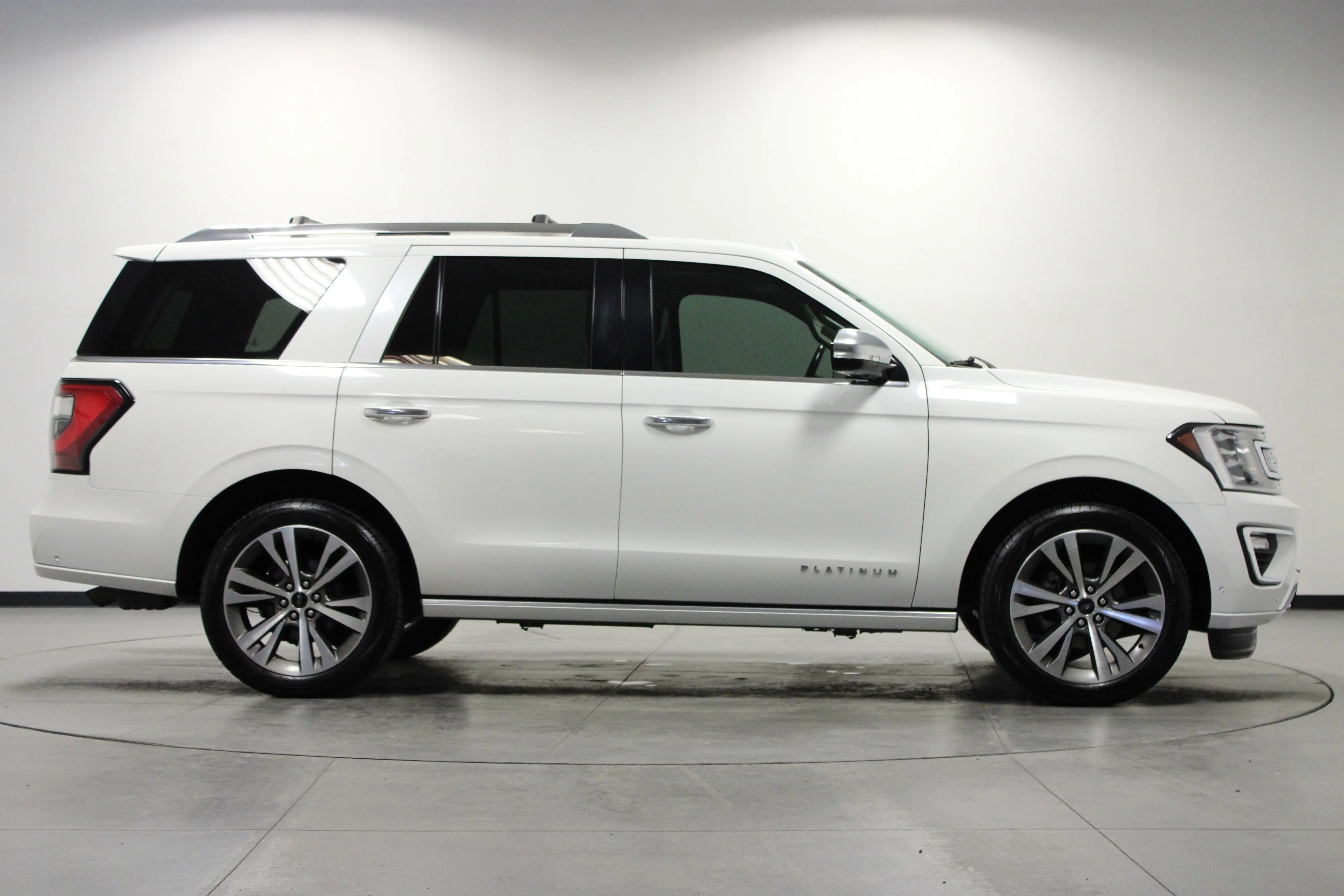 Used 2020 White Metallic Ford Platinum image 3