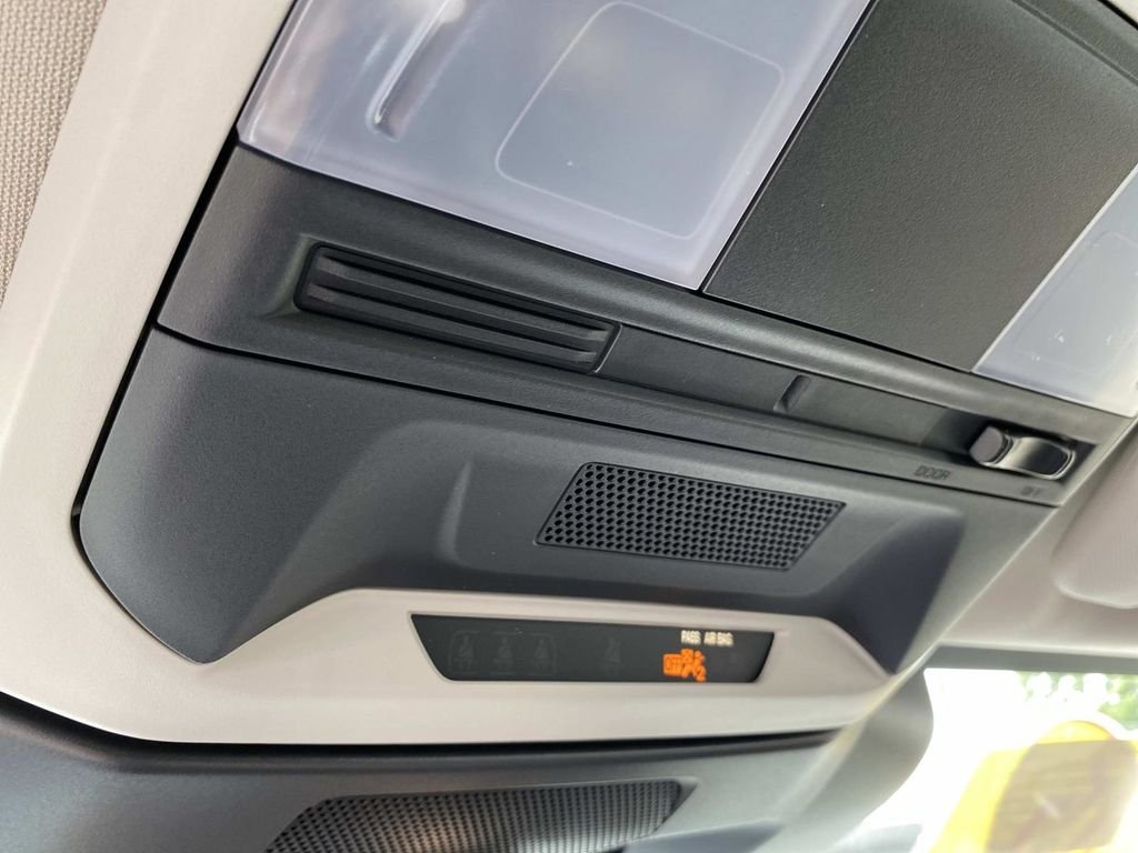 Used 2025 White Subaru Base image 15