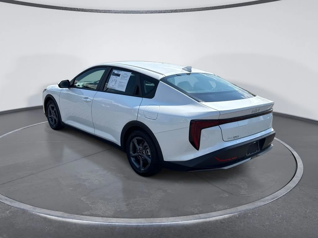 Used 2025 White Kia LXS image 5