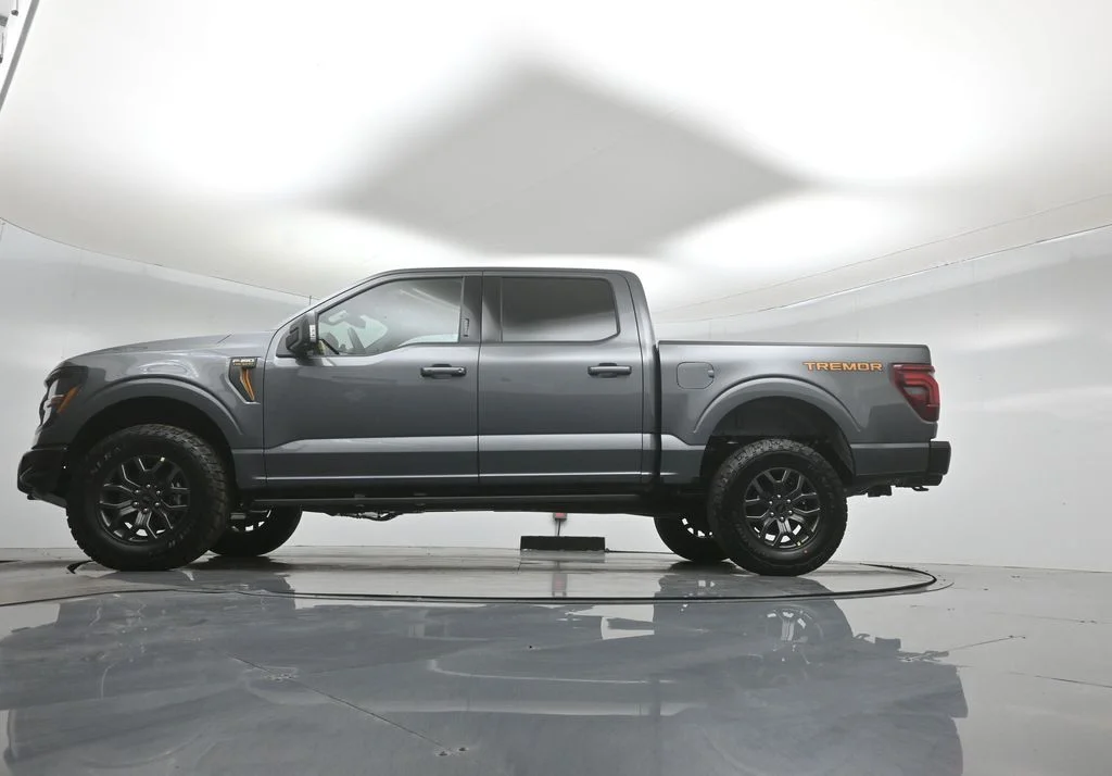 New 2026 Carbonized Gray Metallic Ford Tremor image 7