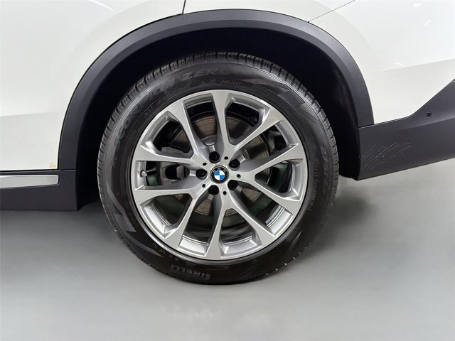 Used 2026 Mineral White Metallic BMW xDrive40i image 29