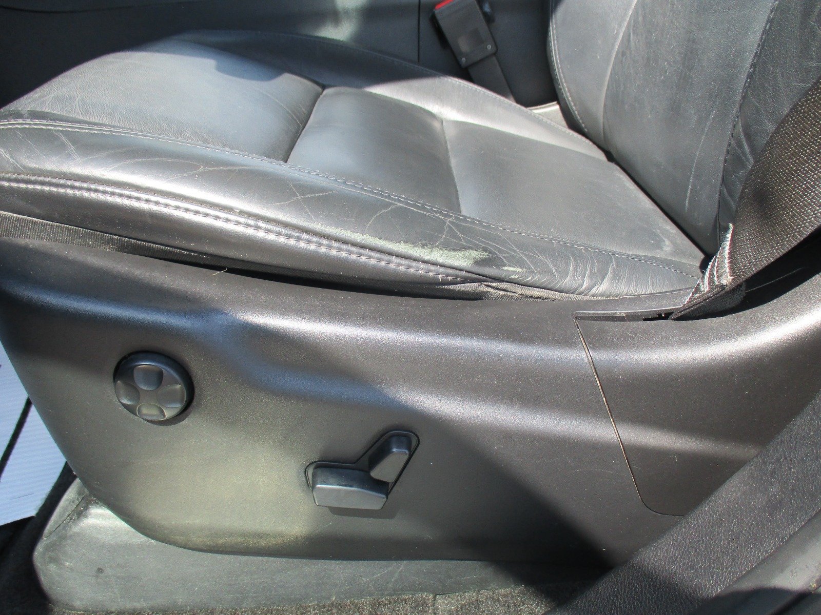 Used 2016 SILVER Dodge Limited image 14