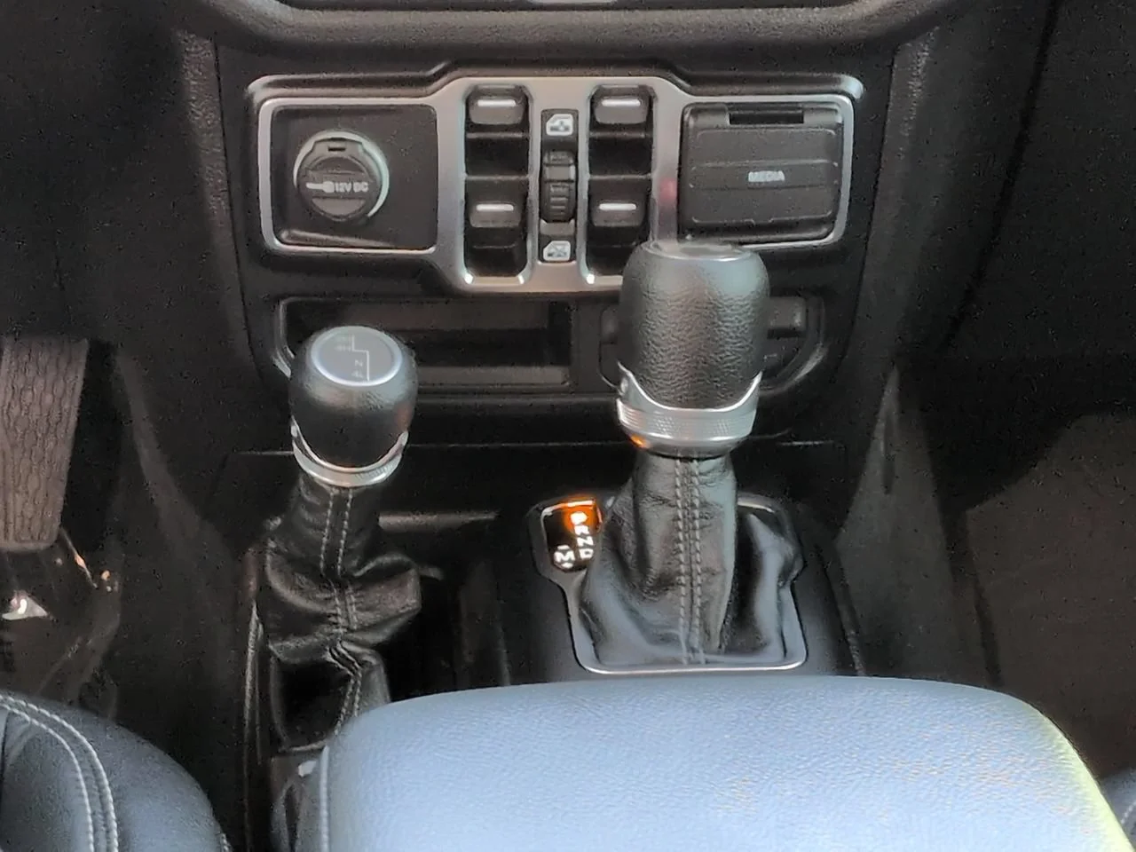 Used 2025 Anvil Clearcoat Jeep Sport S image 18
