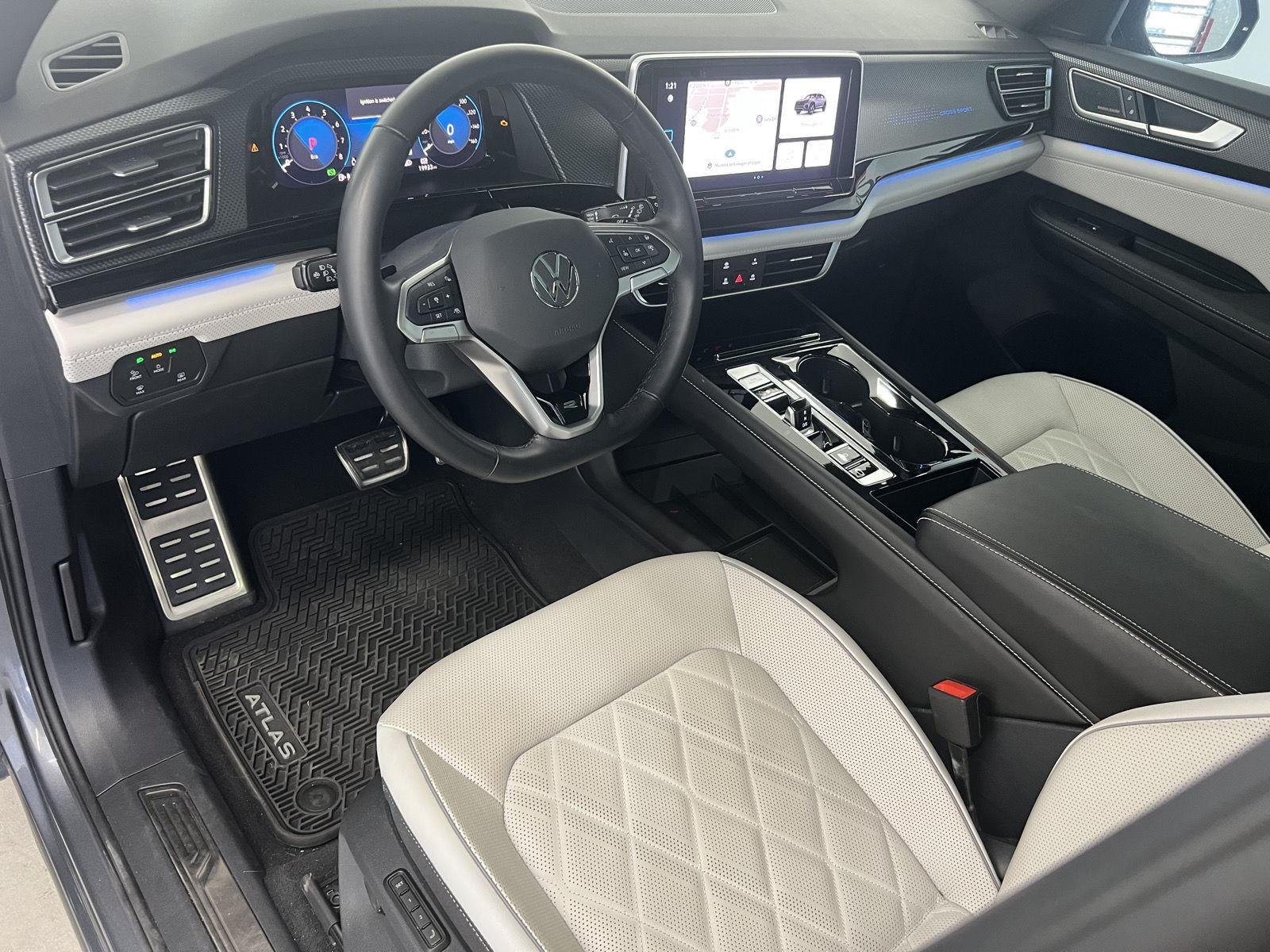 2025 Volkswagen Atlas Cross Sport SEL Premium R-LINE - Photo 13