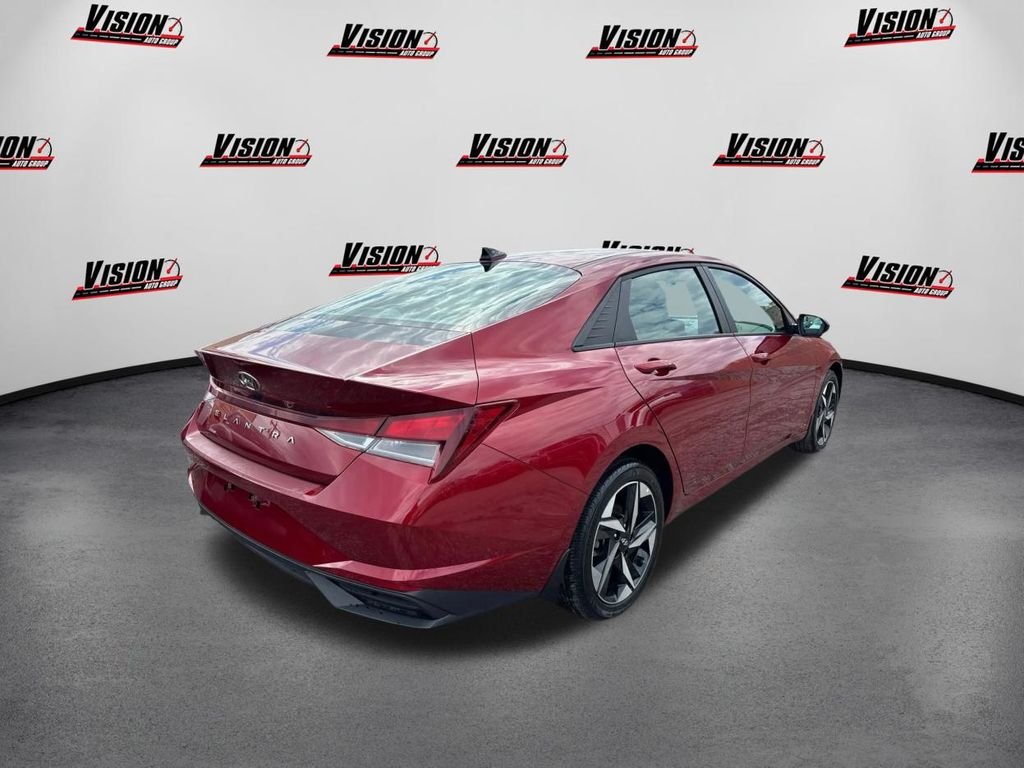 Used 2023 Red Hyundai SEL image 5