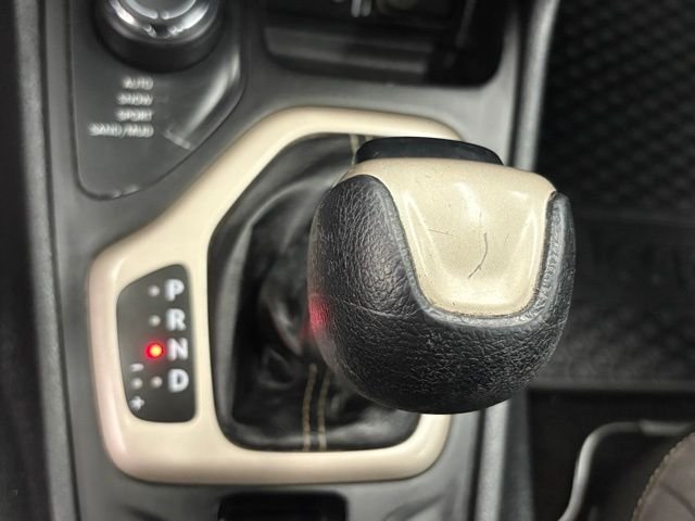 Used 2016 Silver Jeep Latitude image 29