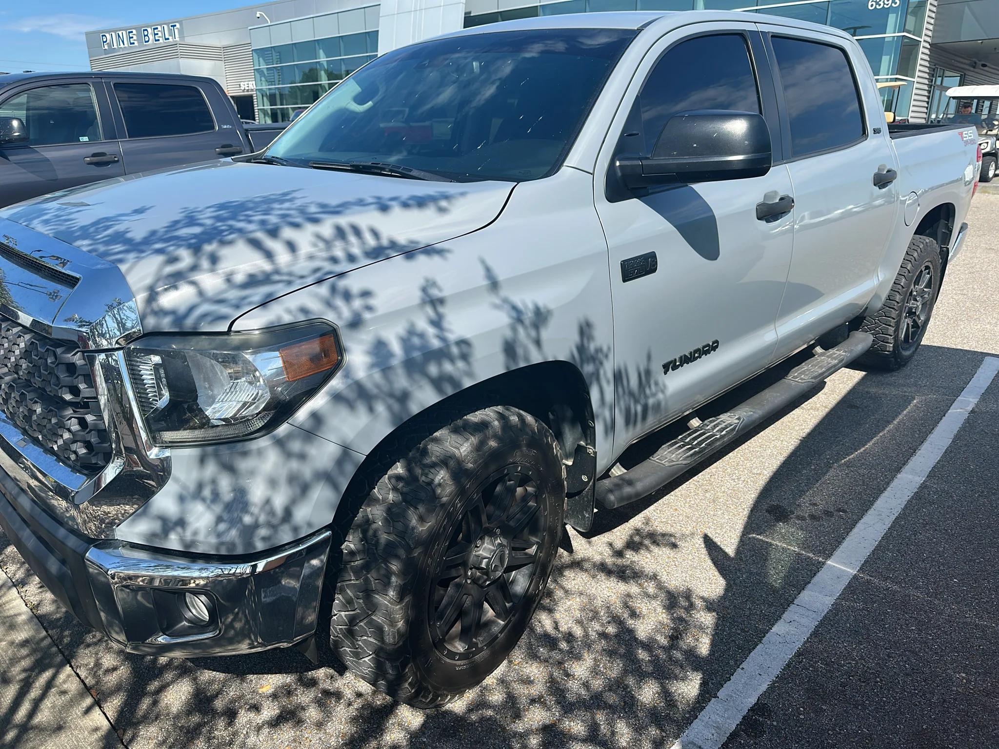 Used 2020 Cement Toyota SR5 image 1