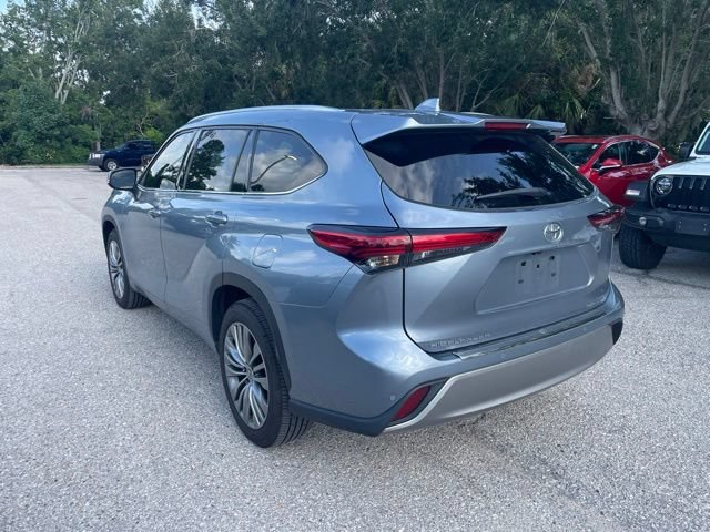 Used 2020 Moon Dust Toyota Platinum image 4