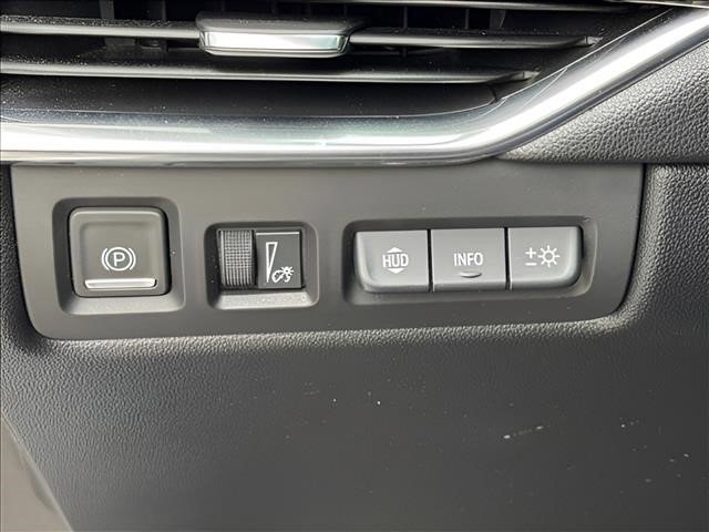 Used 2020 Crystal White Tricoat Cadillac AWD Sport image 16