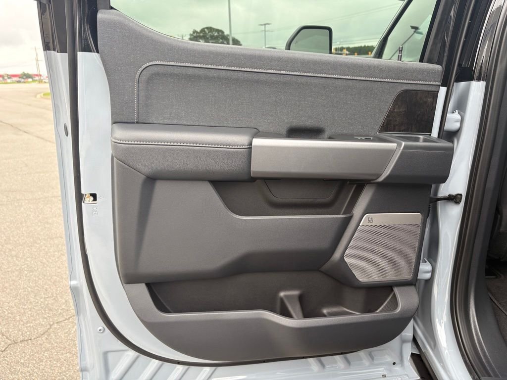 New 2026 Glacier Gray Metallic Tri-Coat Ford F-250® Lariat® image 16