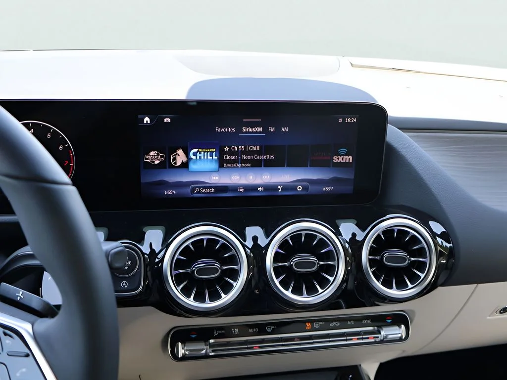 New 2026 Polar White Mercedes-Benz GLA 250 image 20