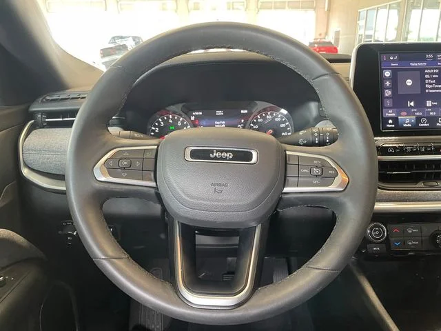 Used 2025 White Jeep Latitude image 13