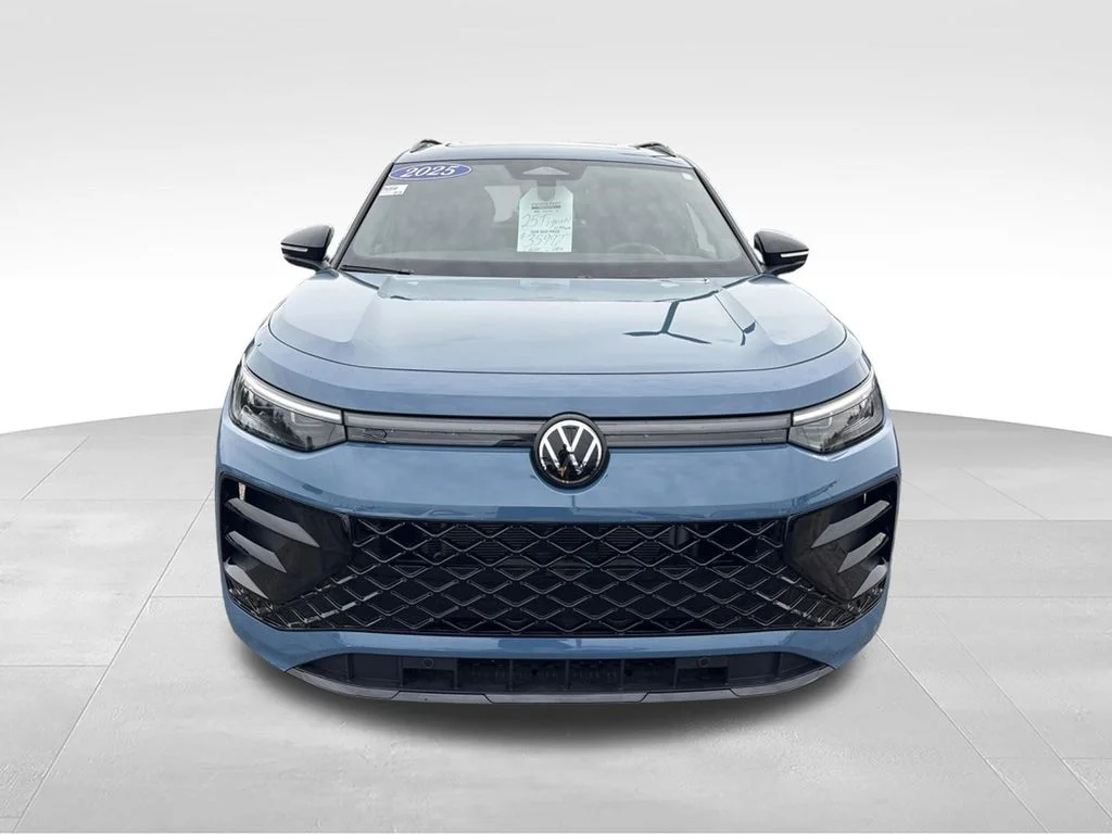 Used 2025 Monterey Blue Pearl Volkswagen 2.0T SE R-Line Black image 9